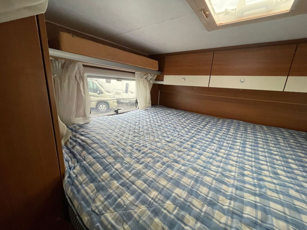 Carado A 464 2012 Valkoinen