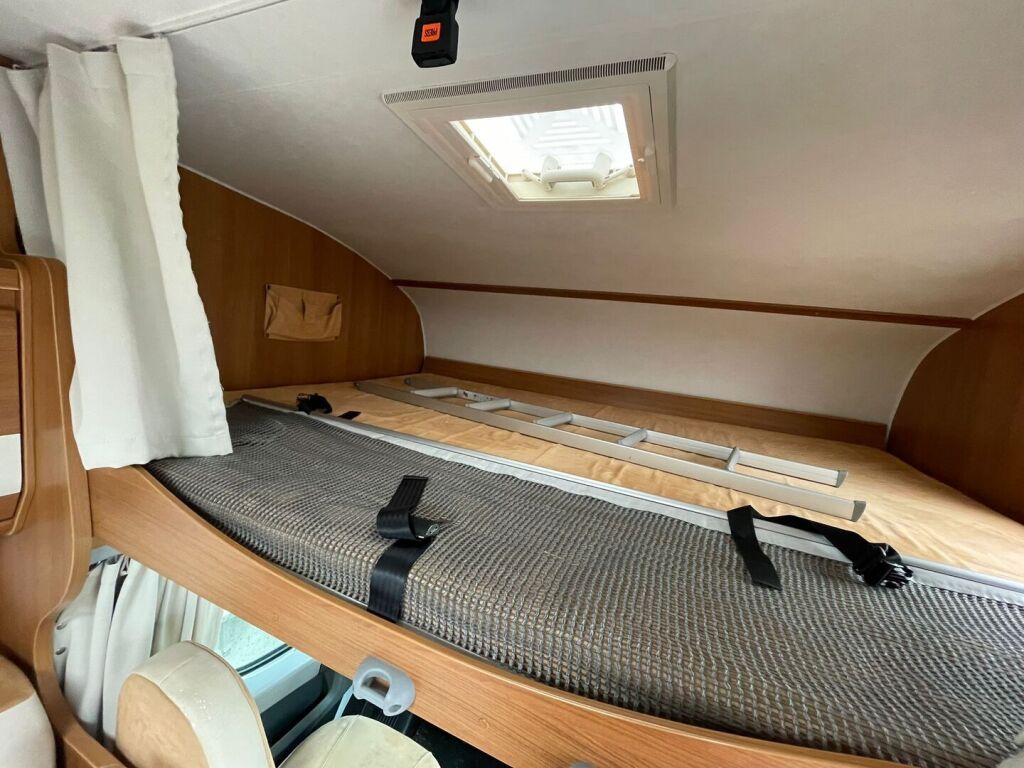 Carado A 464 2012 Valkoinen