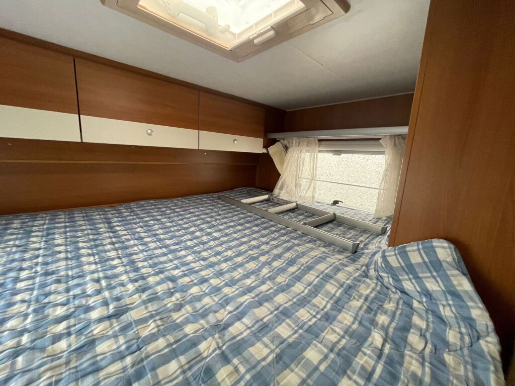 Carado A 464 2012 Valkoinen