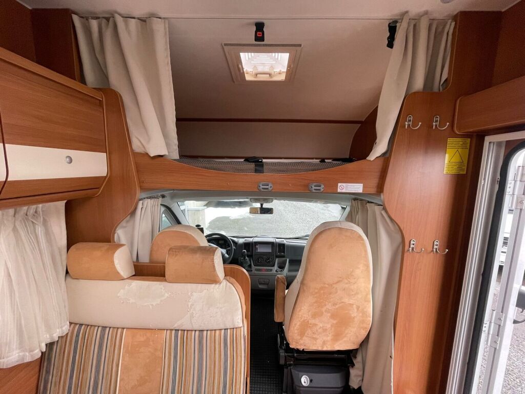 Carado A 464 2012 Valkoinen