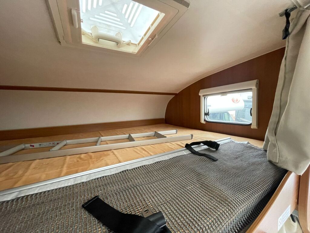 Carado A 464 2012 Valkoinen