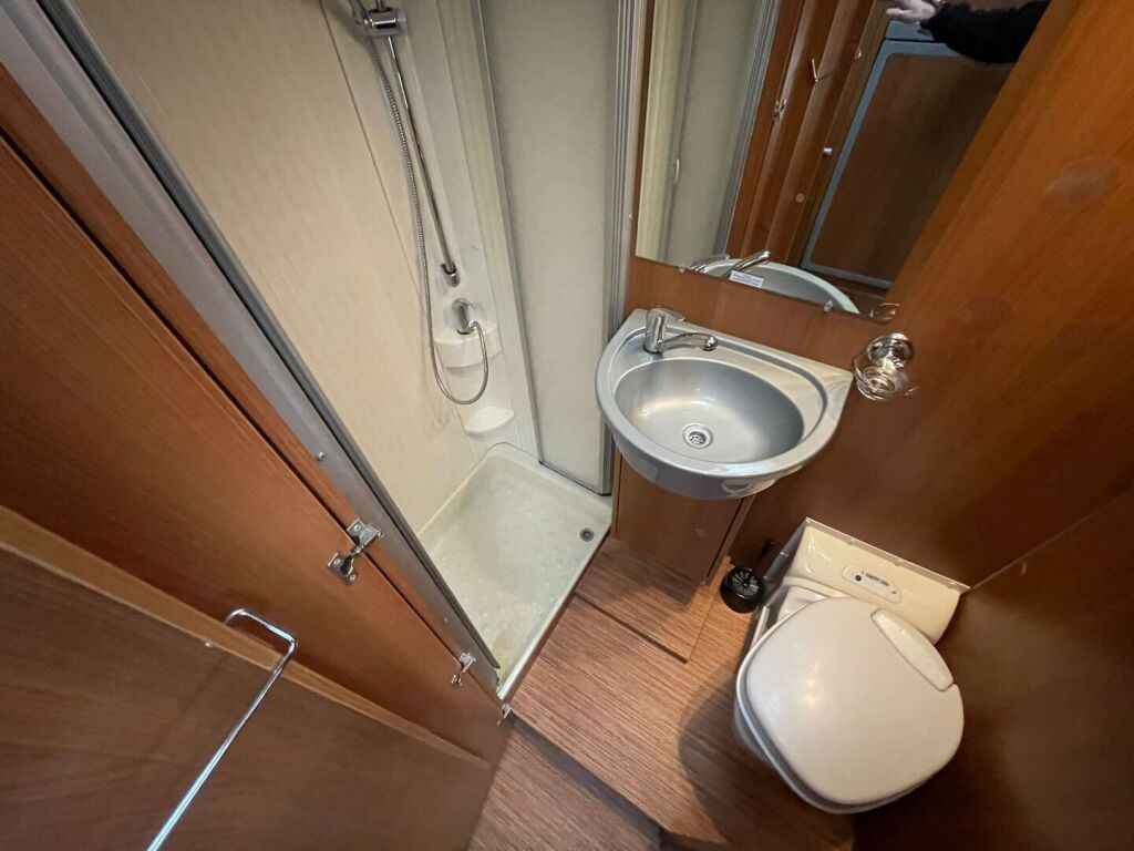 Carado A 464 2012 Valkoinen