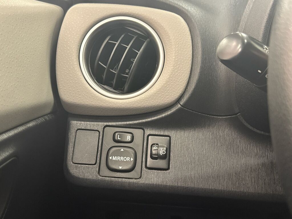 Toyota Yaris 2012 Harmaa