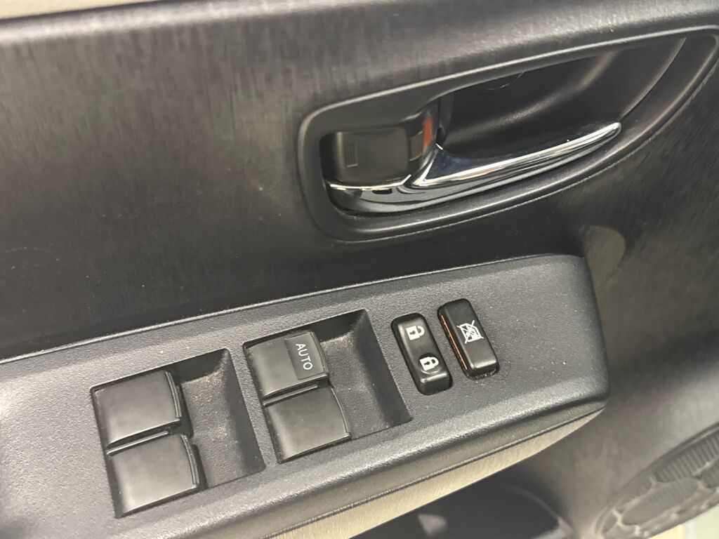 Toyota Yaris 2012 Harmaa