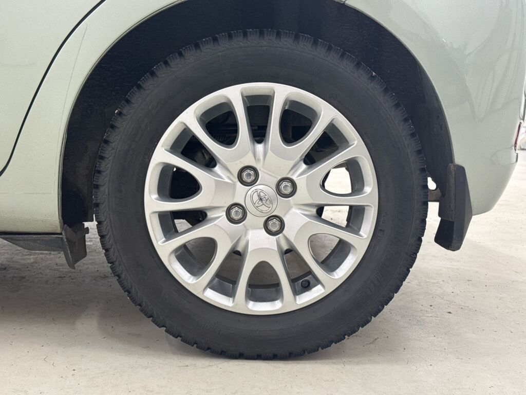 Toyota Yaris 2012 Harmaa