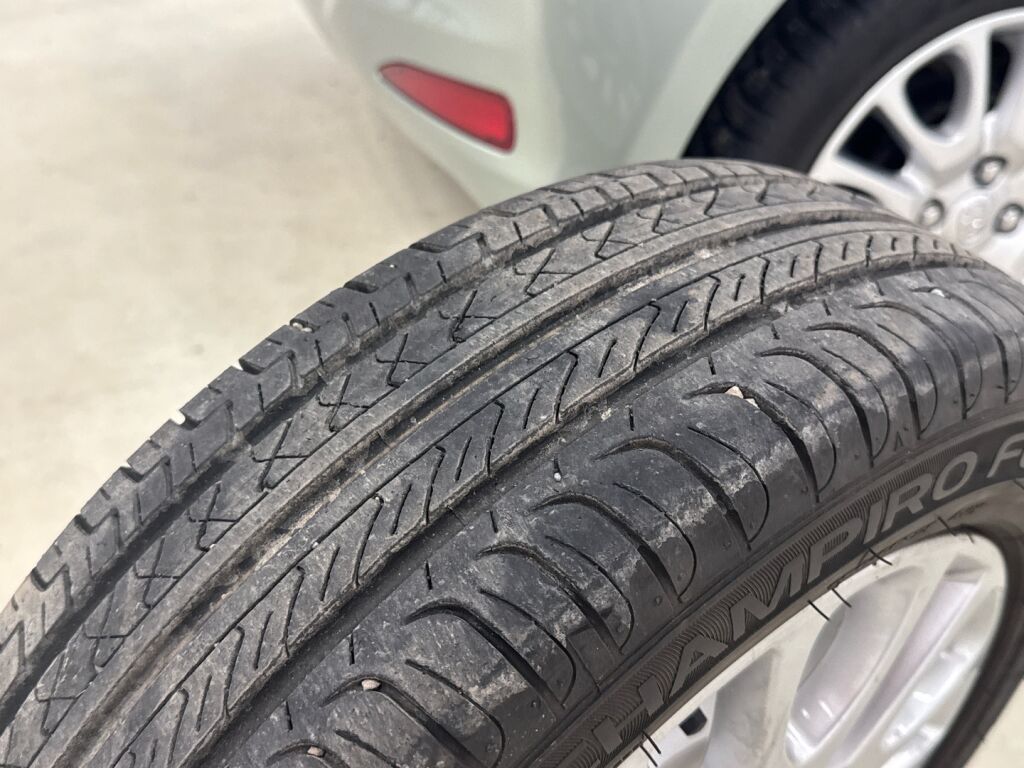 Toyota Yaris 2012 Harmaa