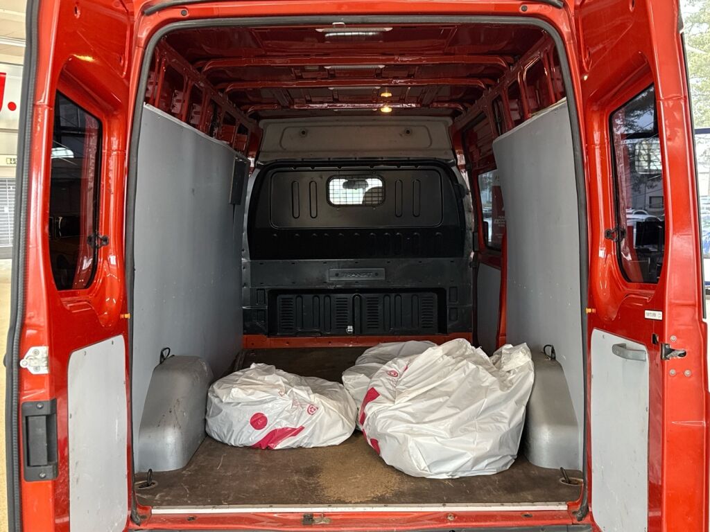 Ford Transit 2012 Punainen