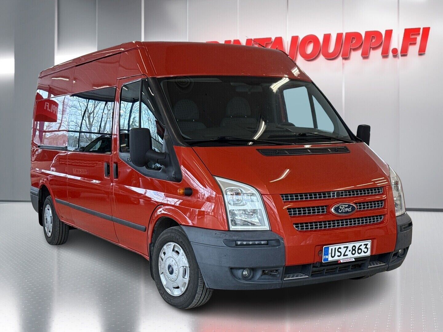 Punainen Ford Transit
