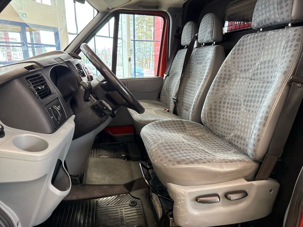 Ford Transit 2012 Punainen