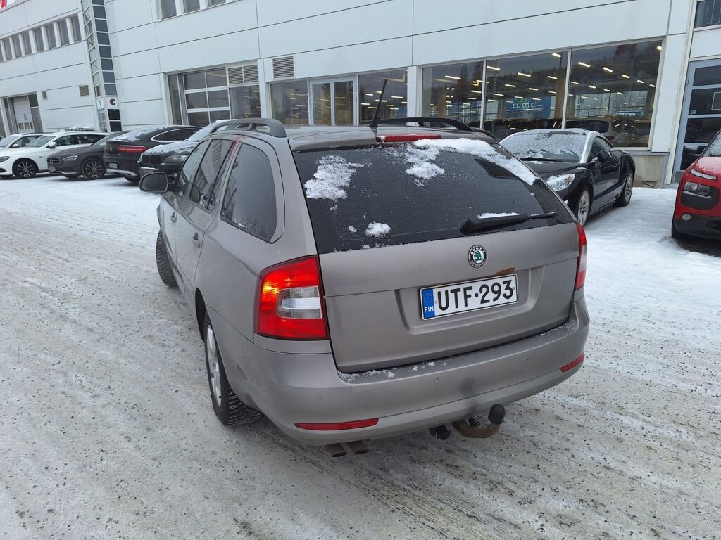 Skoda Octavia 2011 Ruskea (beige)