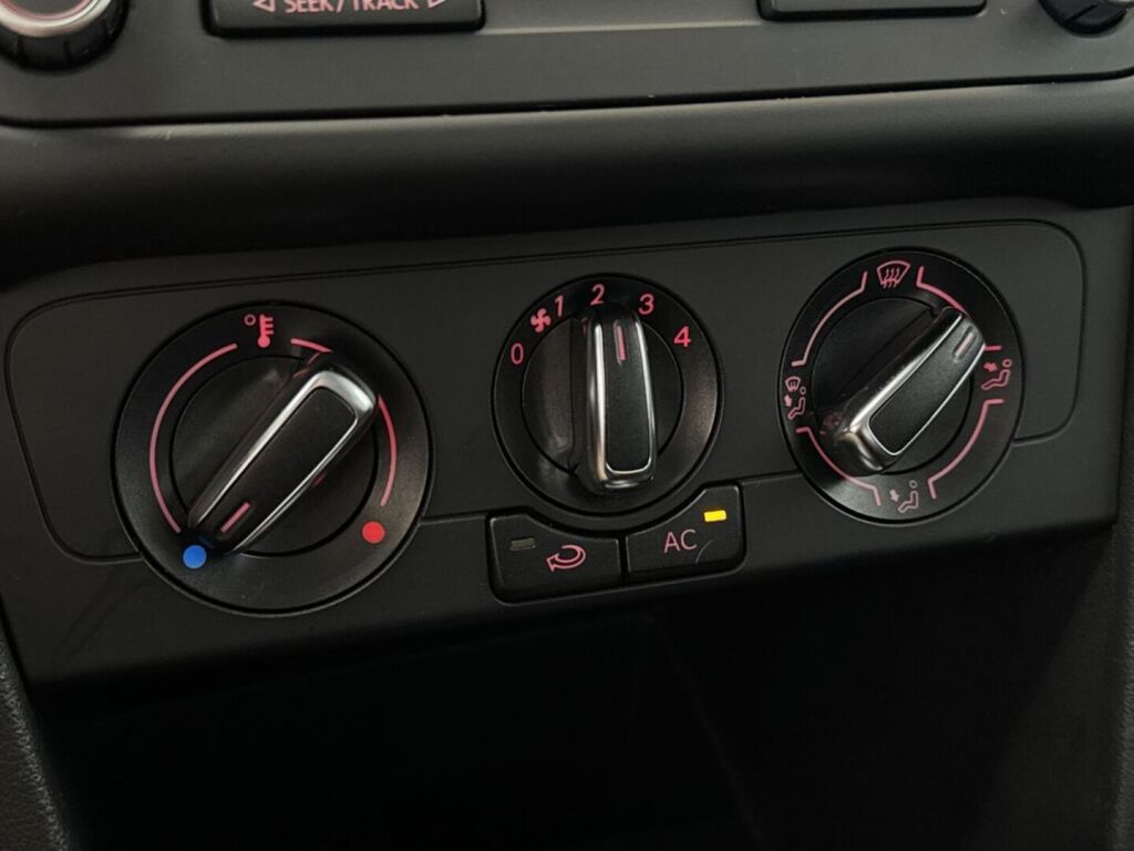 Volkswagen Polo 2011 Valkoinen