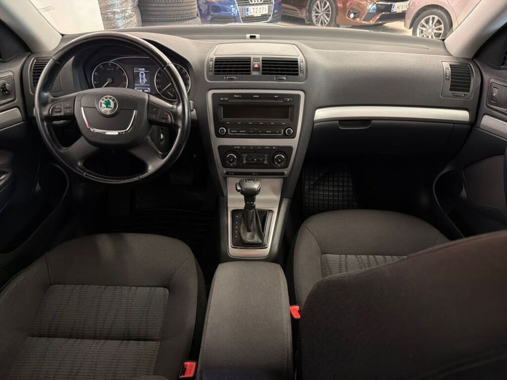 Skoda Octavia 2013 Ruskea (beige)