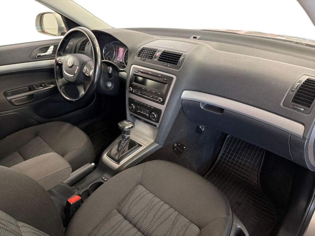 Skoda Octavia 2013 Ruskea (beige)