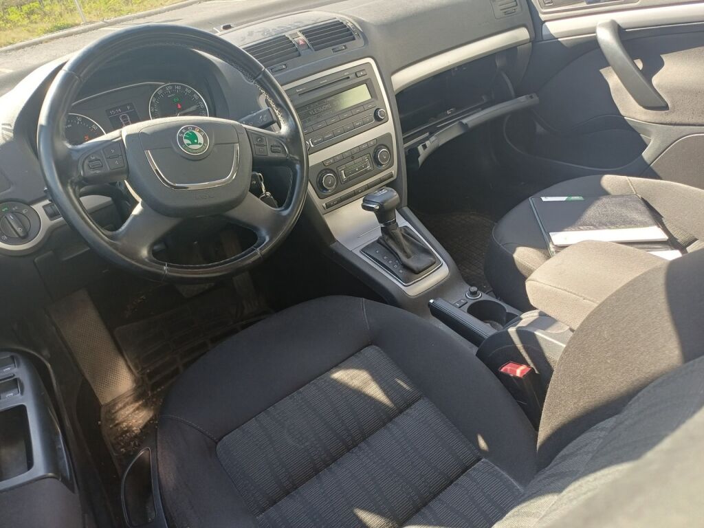 Skoda Octavia 2013 Ruskea (beige)
