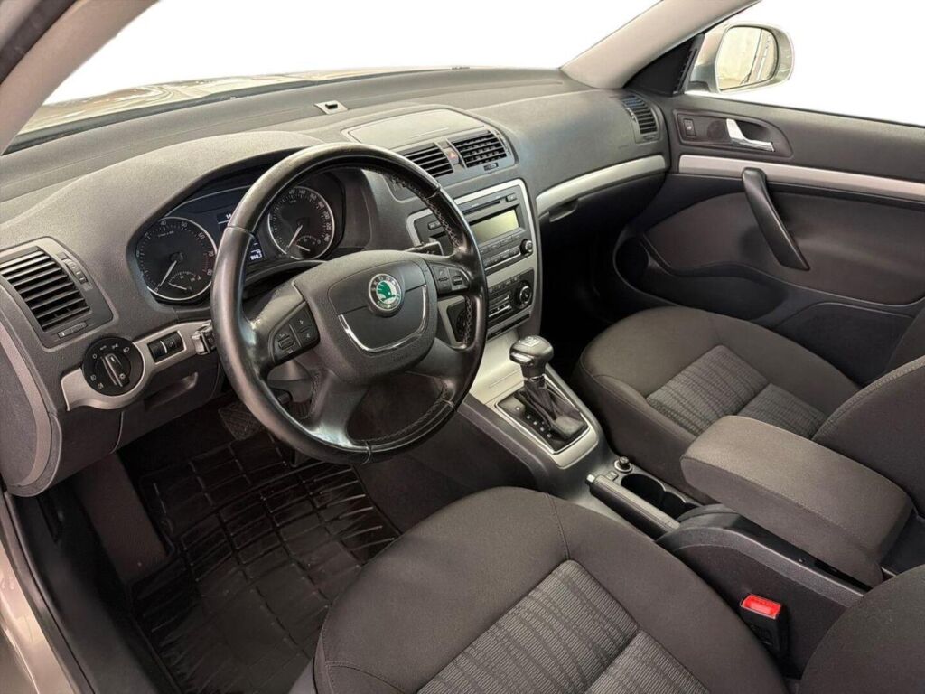 Skoda Octavia 2013 Ruskea (beige)