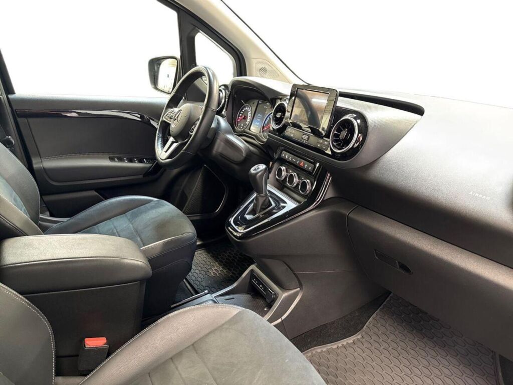 Mercedes-Benz EQT 2024 Musta