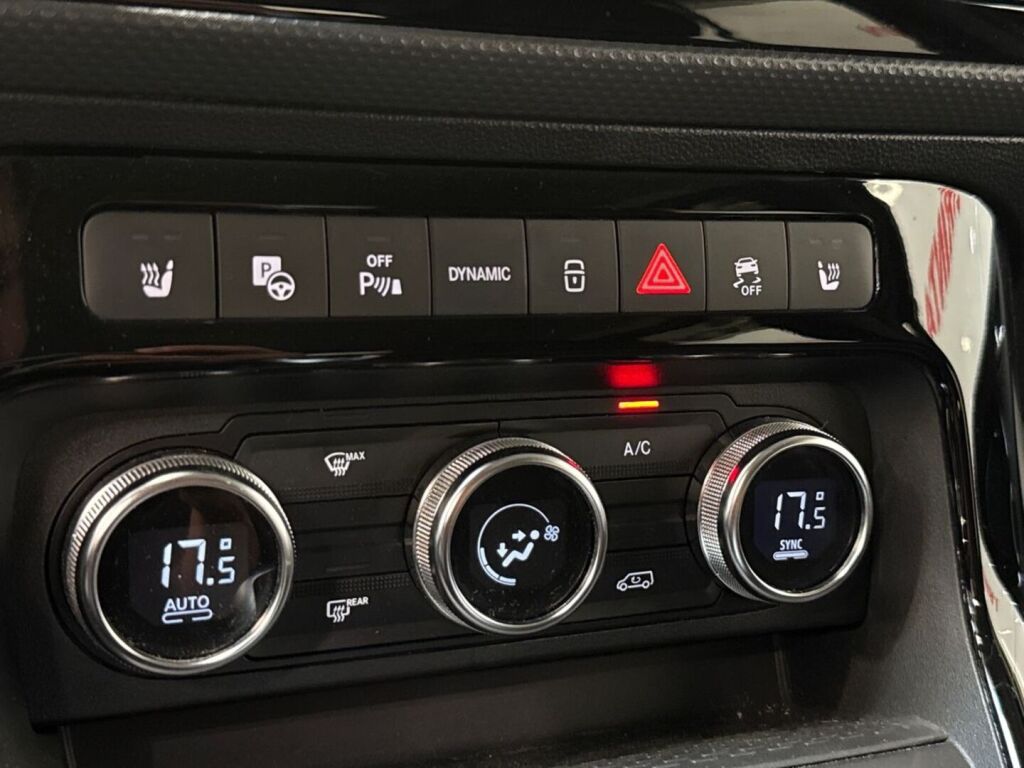 Mercedes-Benz EQT 2024 Musta