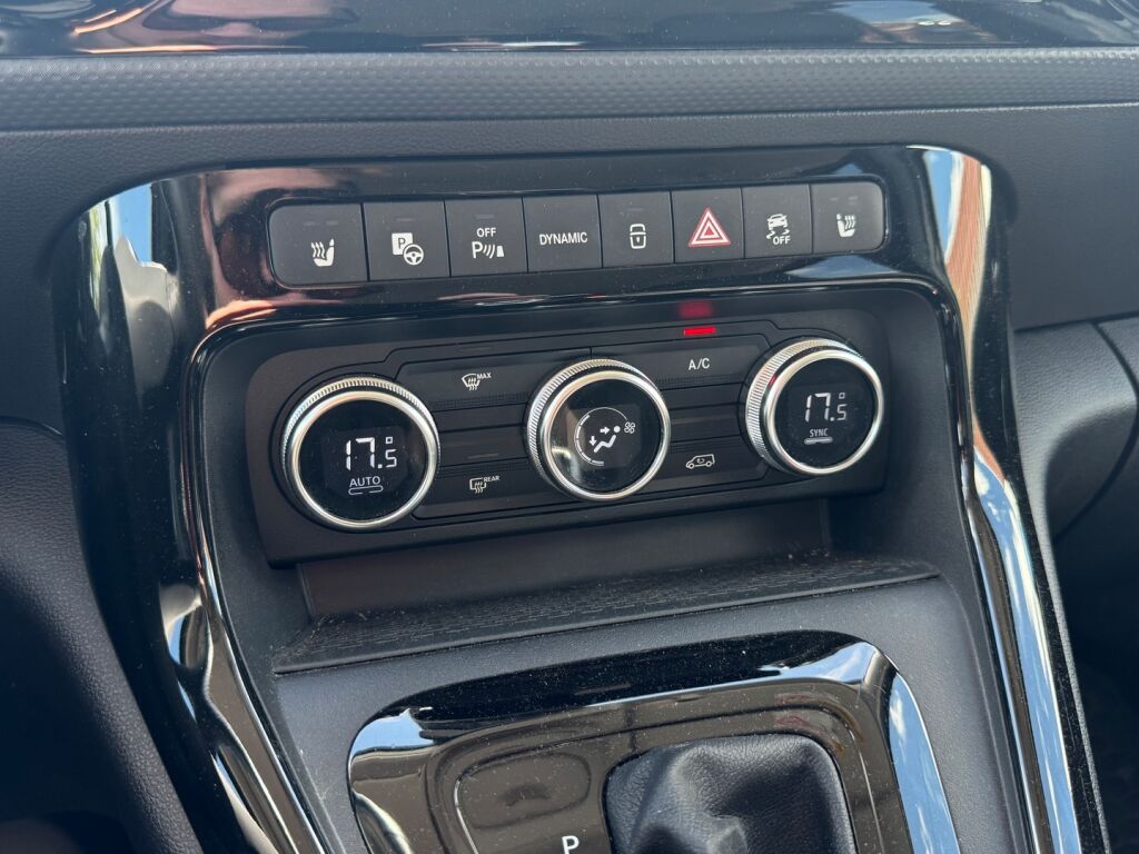 Mercedes-Benz EQT 2024 Musta