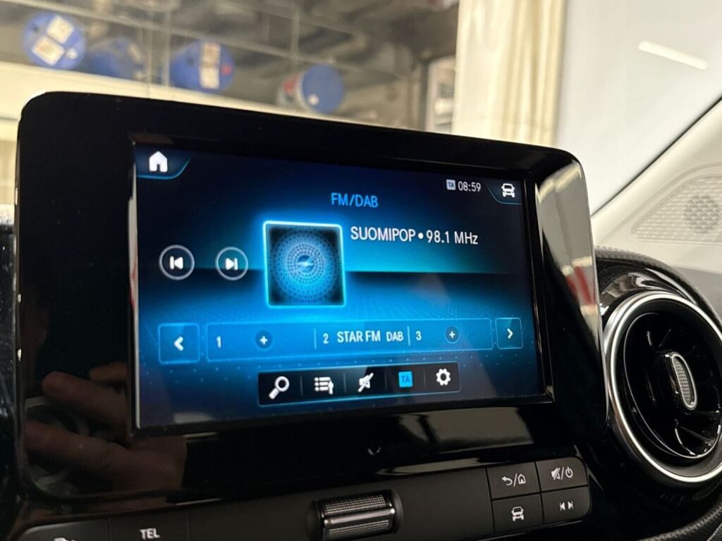 Mercedes-Benz EQT 2024 Musta