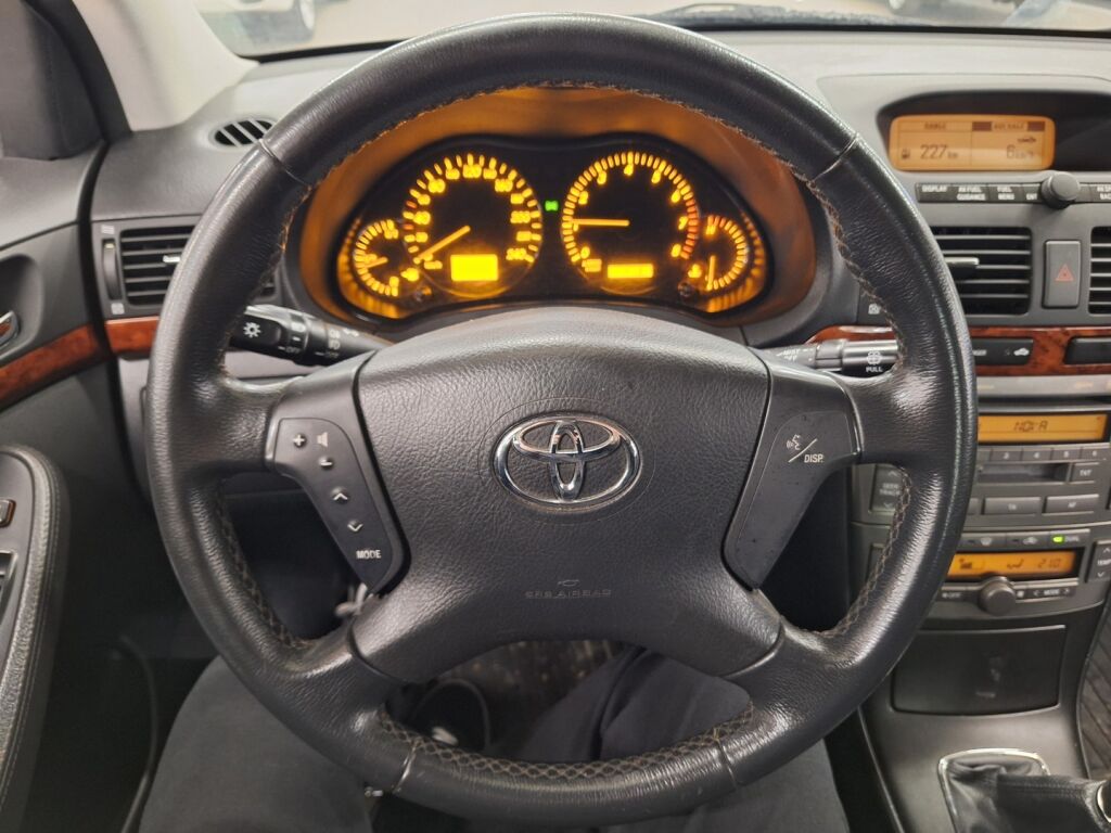 Toyota Avensis 2006 Vihreä