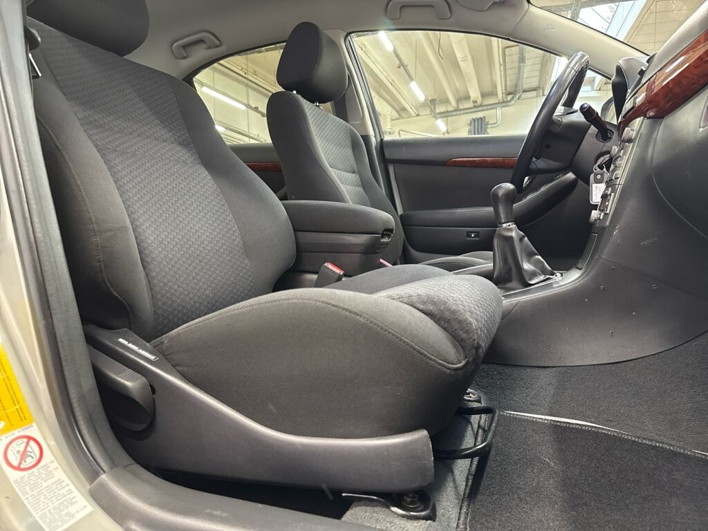 Toyota Avensis 2006 Vihreä