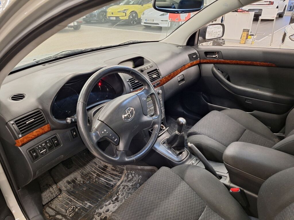 Toyota Avensis 2006 Vihreä