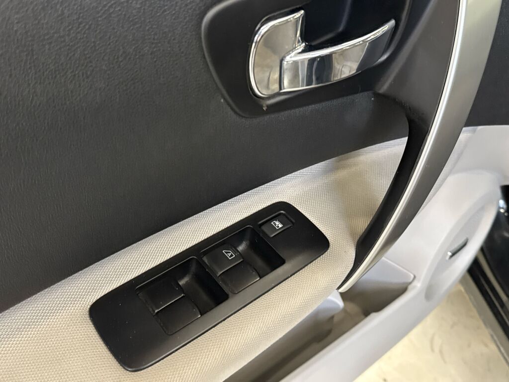 Nissan Qashqai 2012 Musta