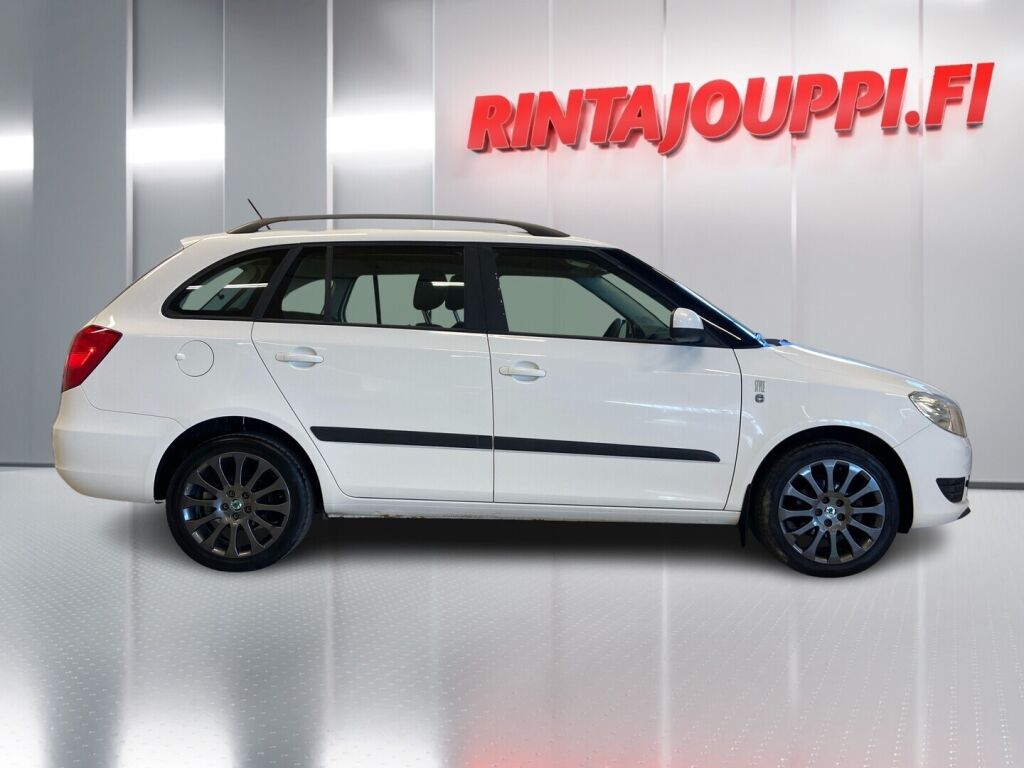 Skoda Fabia 2012 Valkoinen