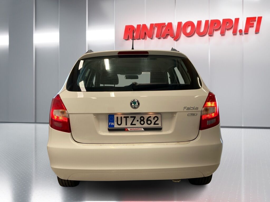 Skoda Fabia 2012 Valkoinen