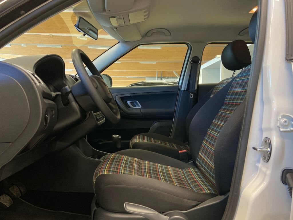 Skoda Fabia 2012 Valkoinen