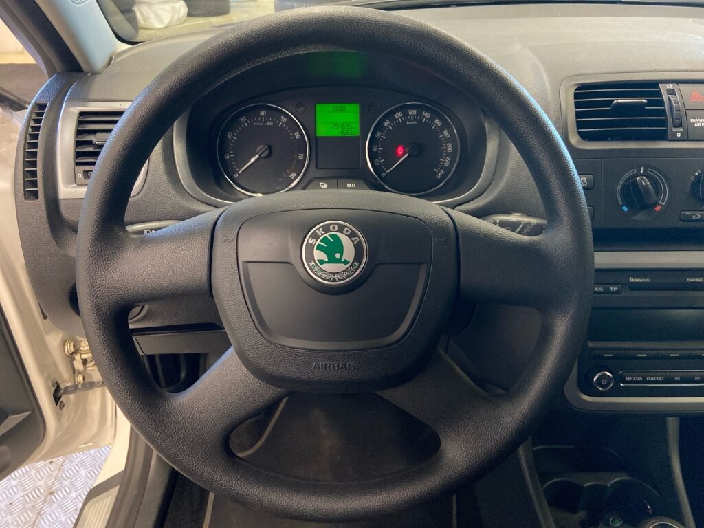 Skoda Fabia 2012 Valkoinen