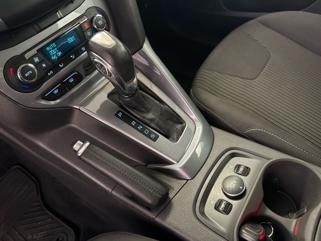Ford Focus 2013 Harmaa