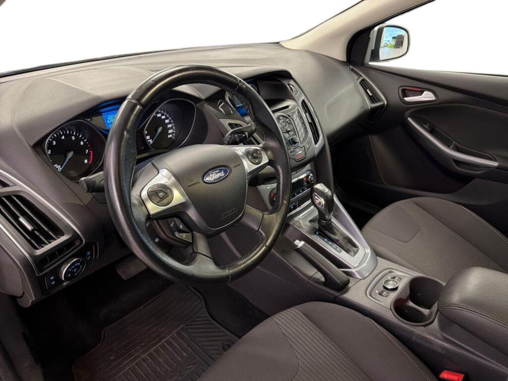 Ford Focus 2013 Harmaa