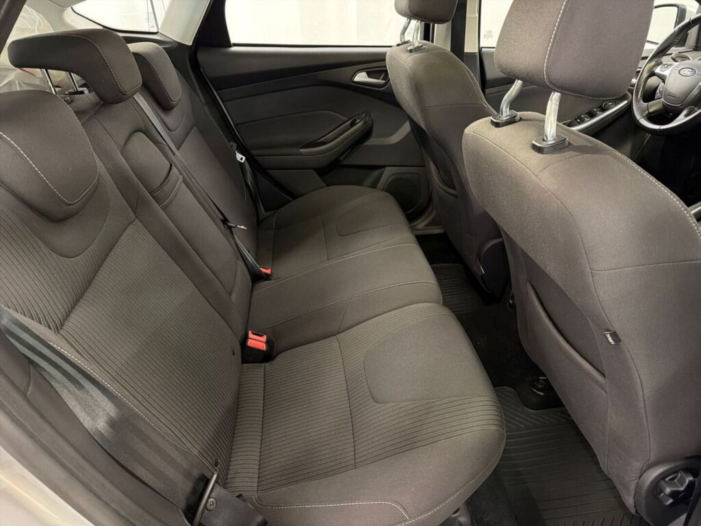 Ford Focus 2013 Harmaa