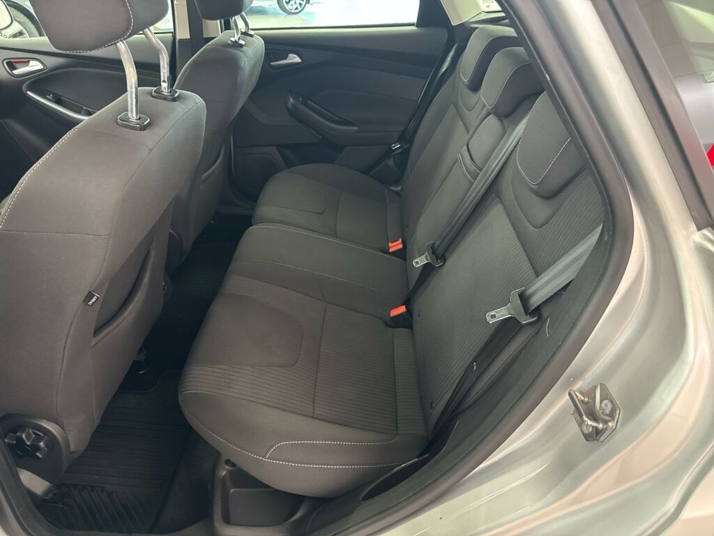 Ford Focus 2013 Harmaa