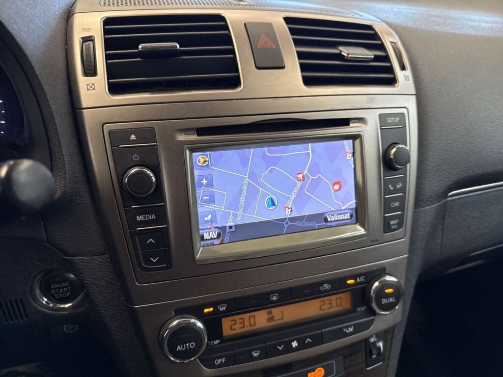 Toyota Avensis 2013 Musta