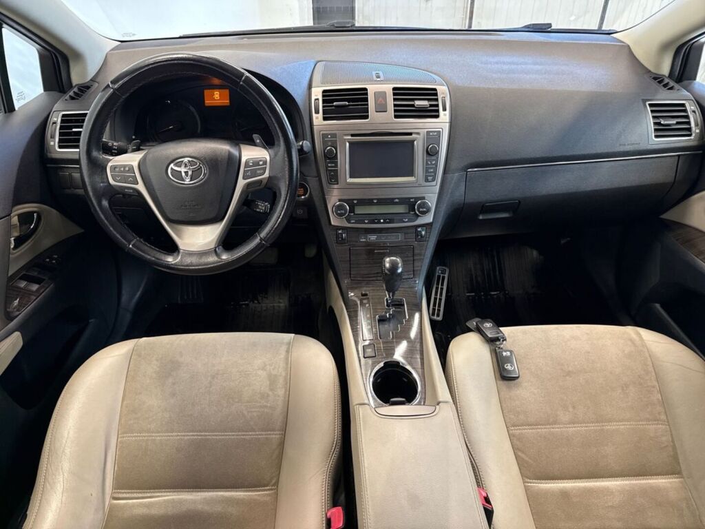 Toyota Avensis 2013 Musta