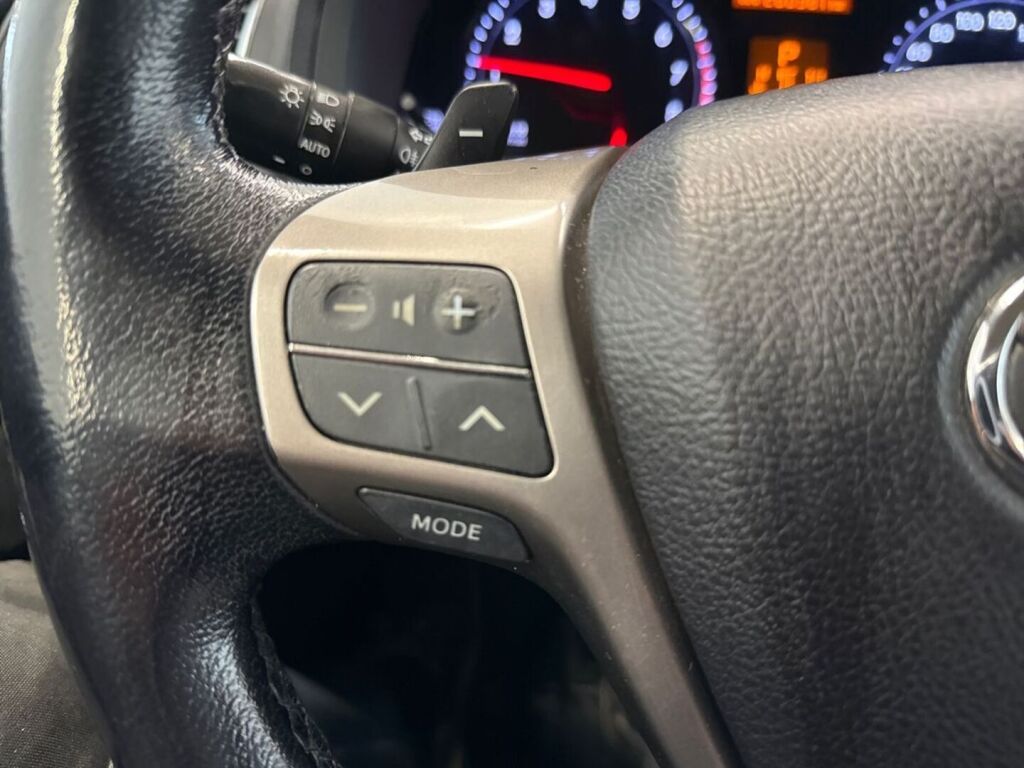 Toyota Avensis 2013 Musta
