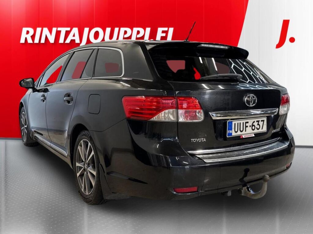 Toyota Avensis 2013 Musta
