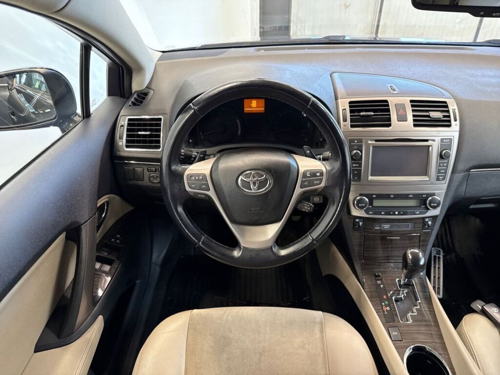 Toyota Avensis 2013 Musta