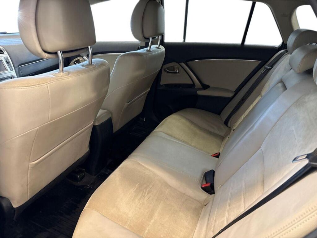 Toyota Avensis 2013 Musta