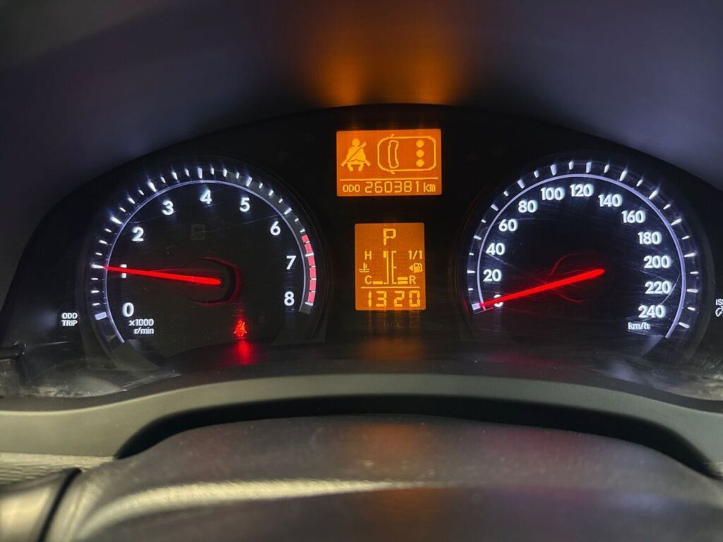 Toyota Avensis 2013 Musta