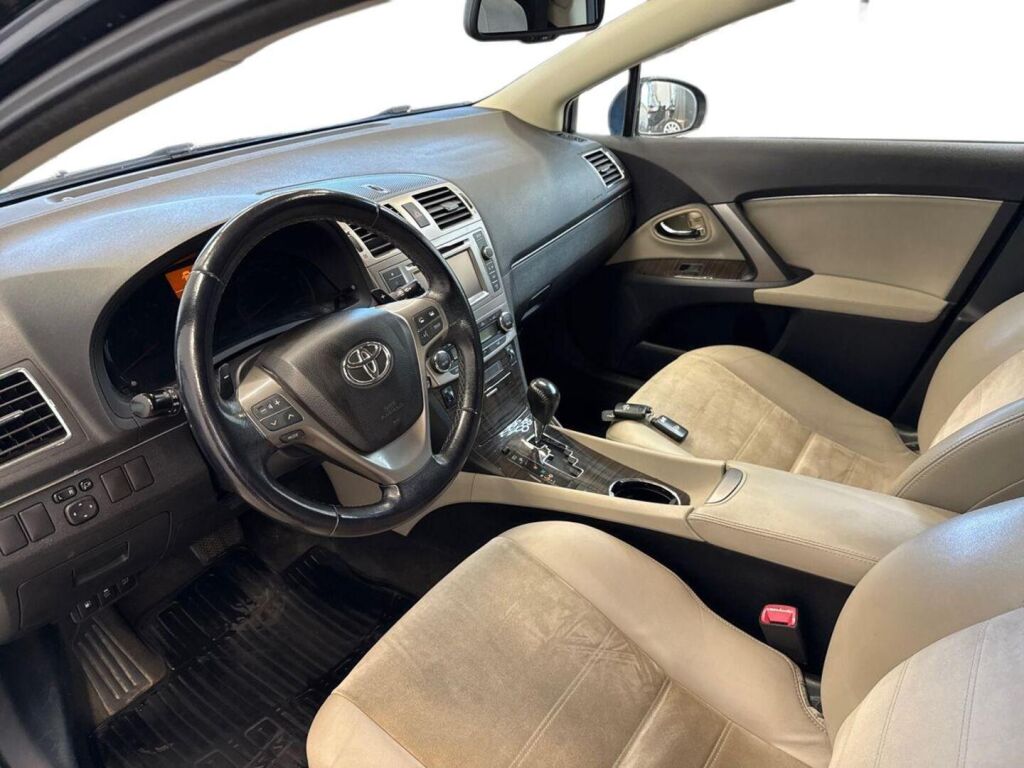 Toyota Avensis 2013 Musta