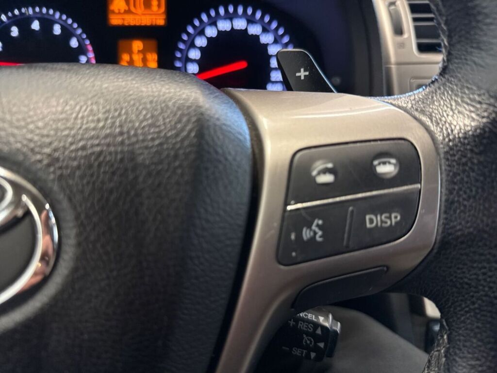 Toyota Avensis 2013 Musta