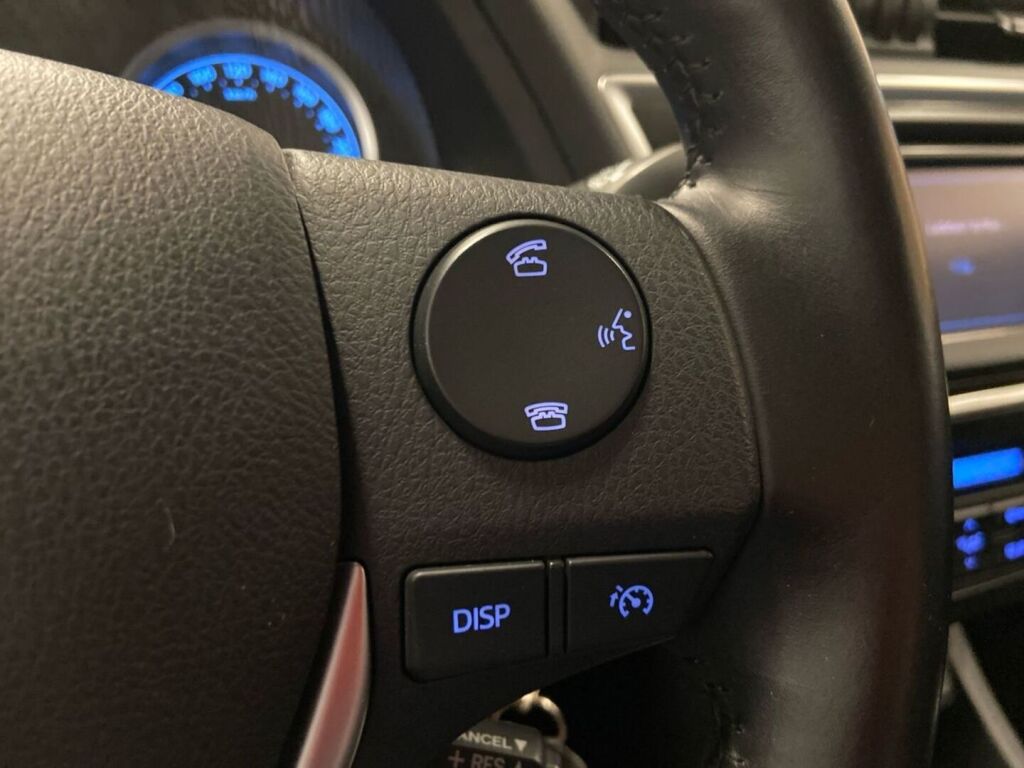 Toyota Auris 2013 Punainen