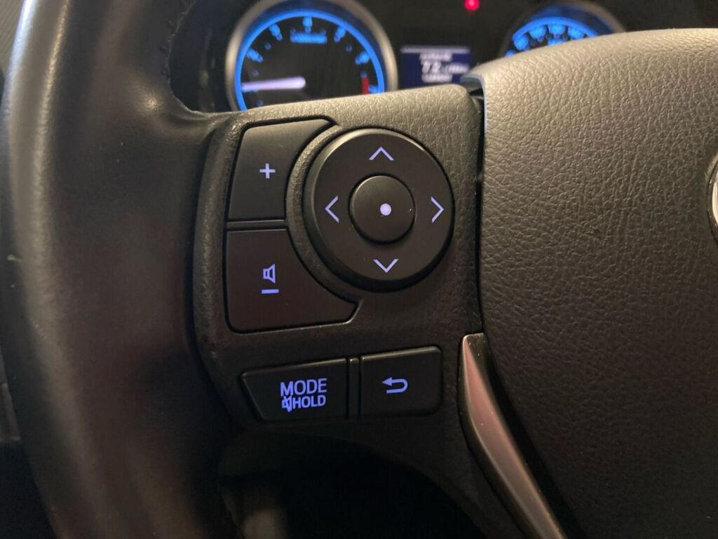 Toyota Auris 2013 Punainen