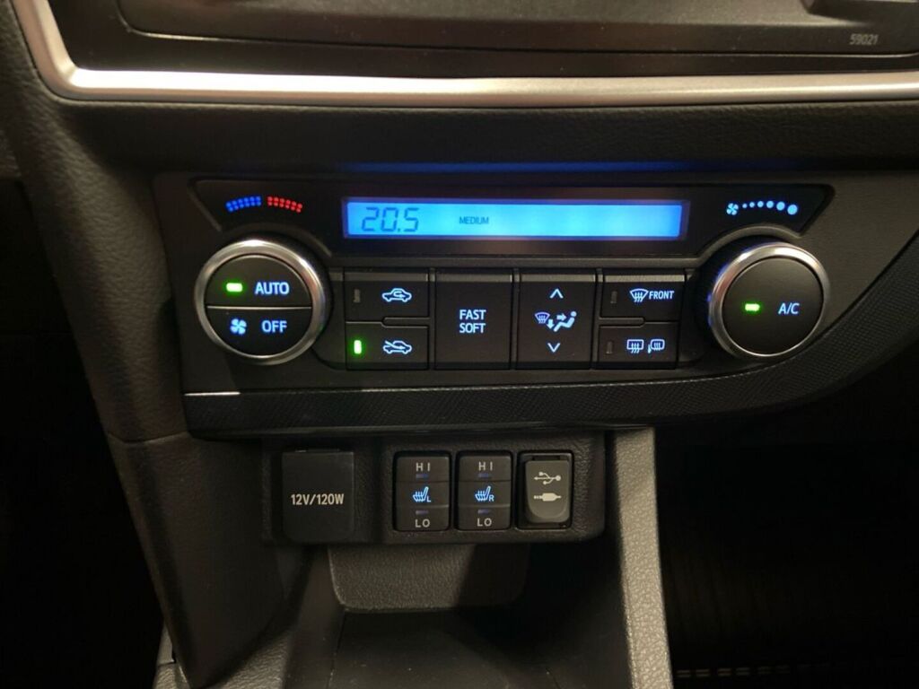 Toyota Auris 2013 Punainen