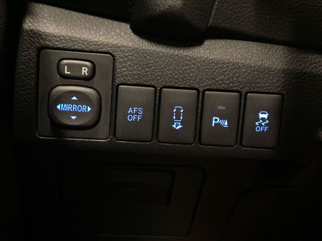 Toyota Auris 2013 Punainen