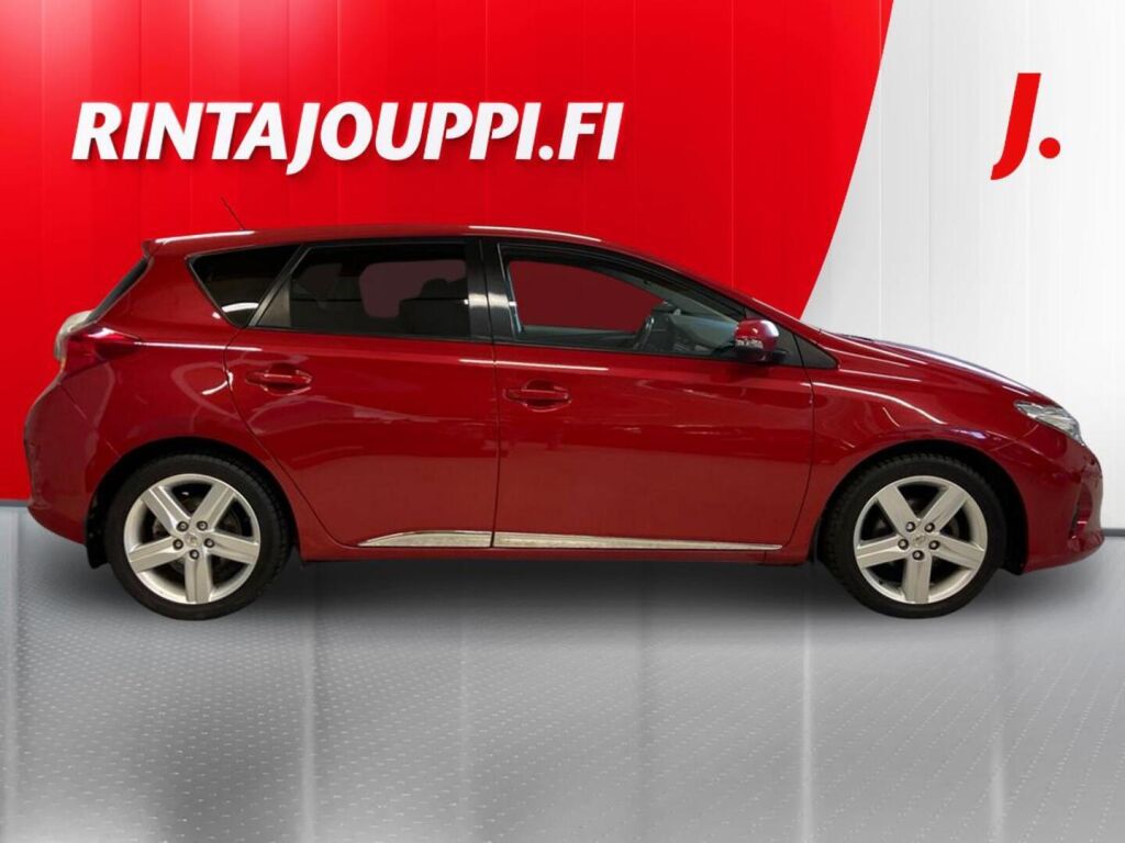 Toyota Auris 2013 Punainen