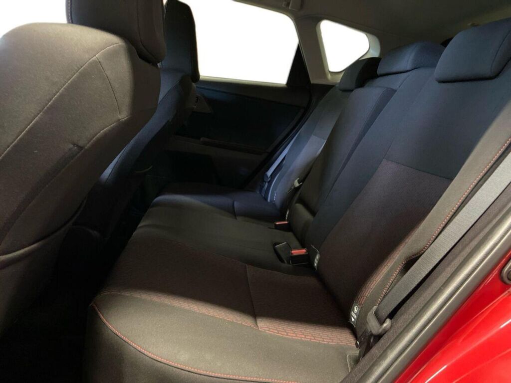 Toyota Auris 2013 Punainen